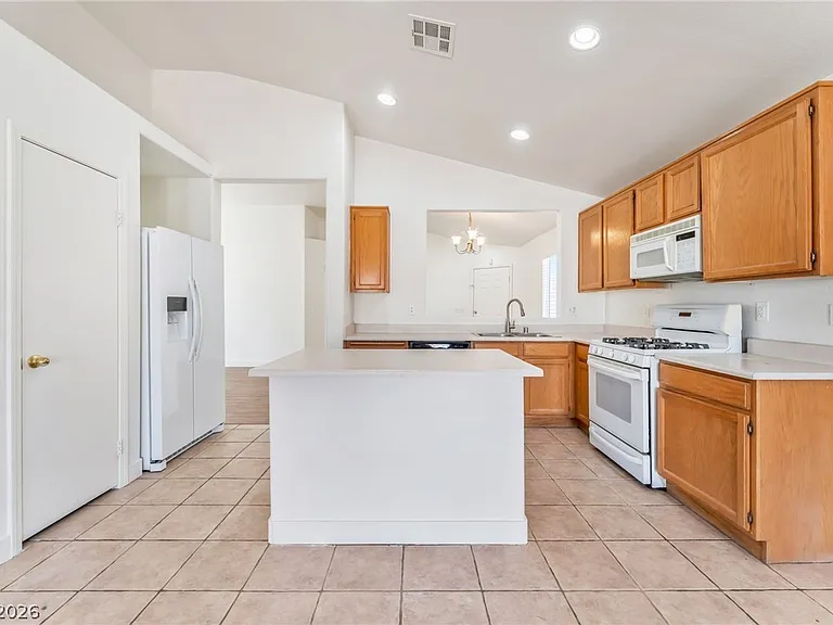 8924 Colorful Pines Ave — Photo 12