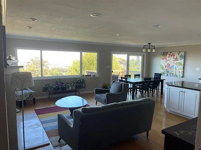 4 bed, 2397 sqft, $8,800 — Photo 2