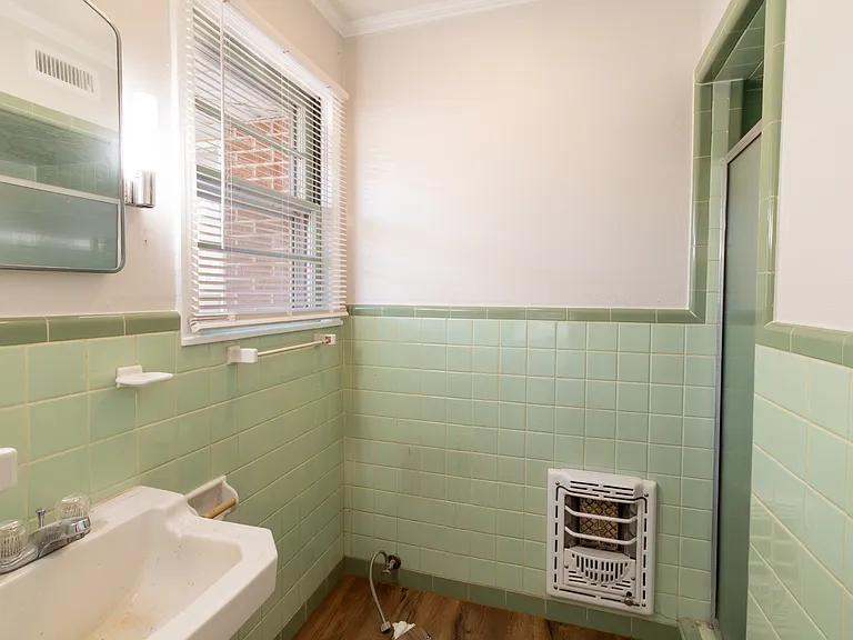 2400 Hampstead Ln — Photo 30