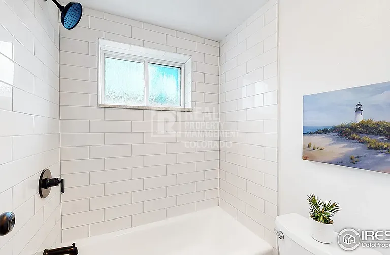 590 N Logan St #304 — Photo 10