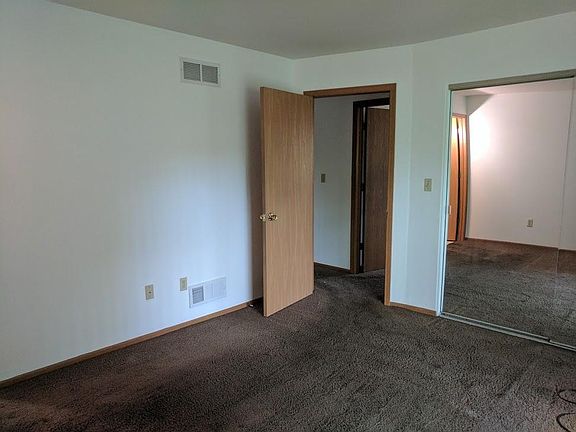 5th image of 1813 Summit Ave