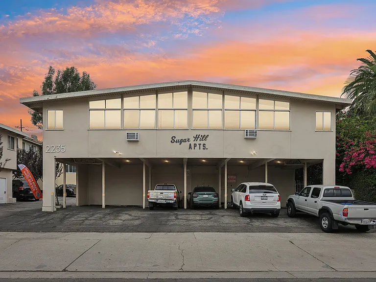 Quiet Jefferson Park Apartments Spacious, Secure & Centrally Located — Photo 5