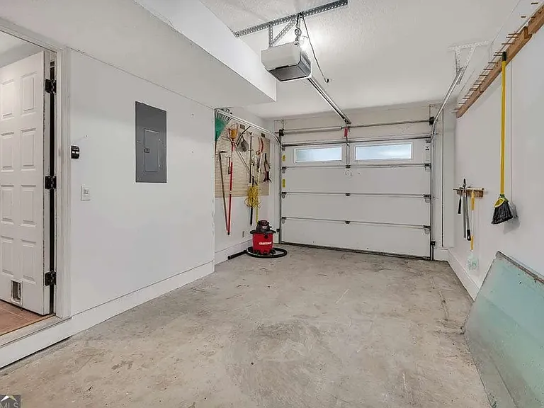 203 Grand Oaks Cir — Photo 14