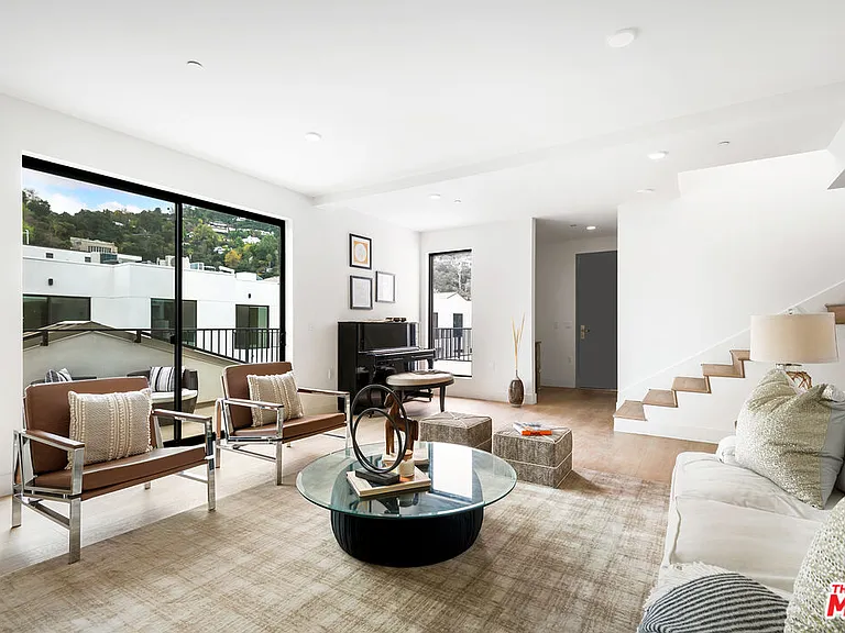 3659 1/2 Regal Pl — Photo 7