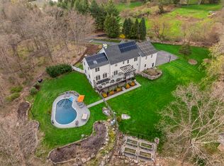 19 Merlins Ln, Newtown, CT 06470