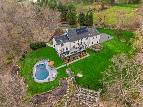 19 Merlins Lane, Newtown, CT 06470