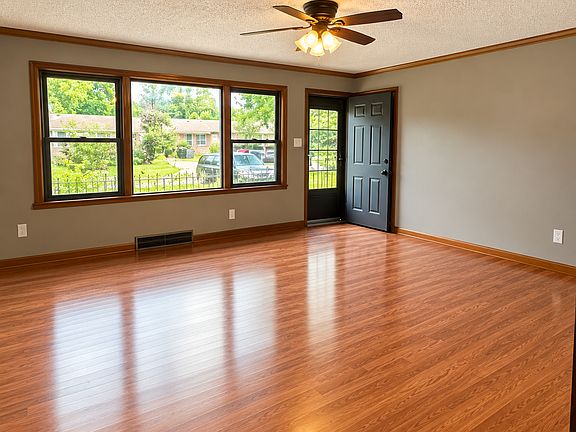 3rd image of 1655 Clover Ln