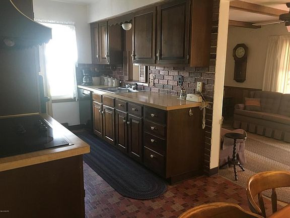 3rd image of 2055 Leif Ave