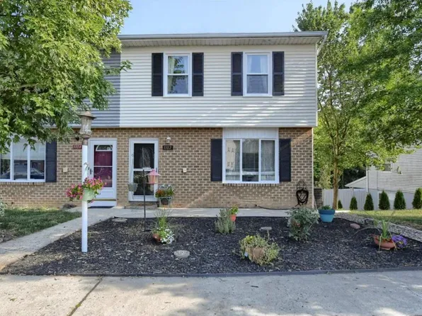 1102 Pheasant Dr N, Carlisle, PA 17013