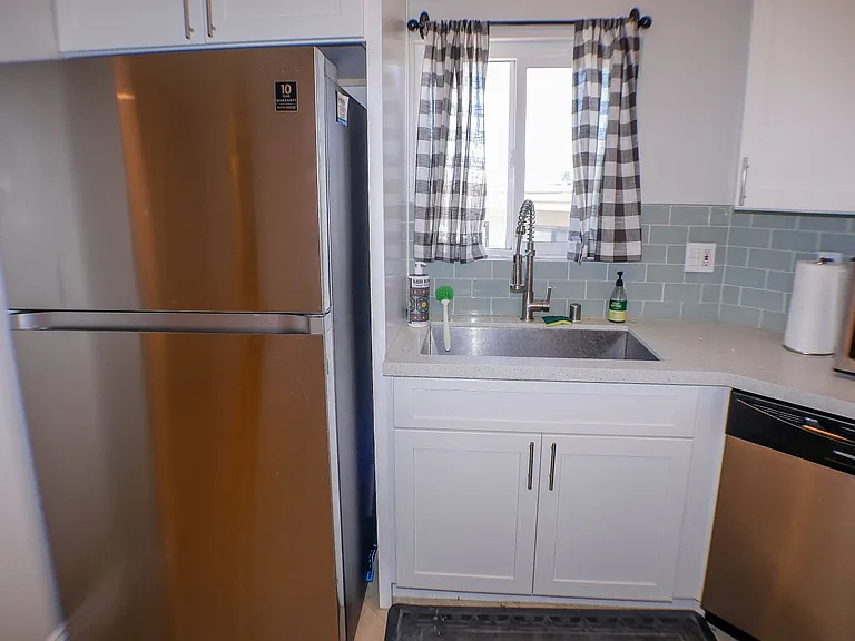 7509 Draper Ave #305 — Photo 12