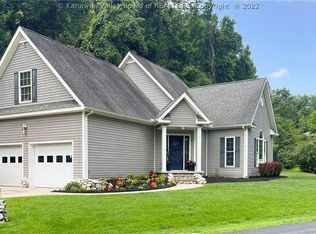 94 Cave Ct, Hurricane, WV 25526