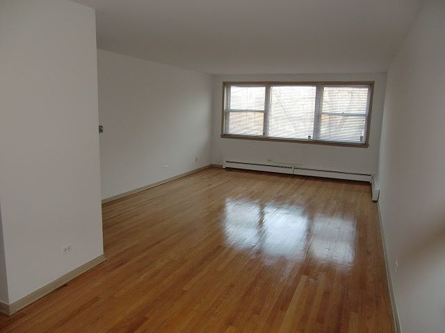 1st image of 7200 N Claremont Ave APT 204