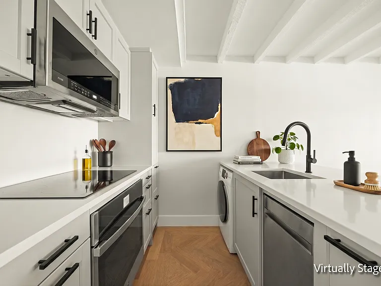 407 Adelphi St #1 — Photo 4