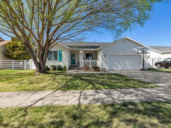 5207 Midland Dr, Roy, UT 84067