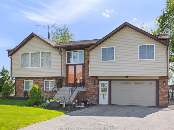 19079 Blue Water Ave, Lakeshore, ON N0P 2L0