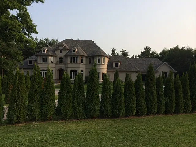 23 Cranborne Chase — Photo 1