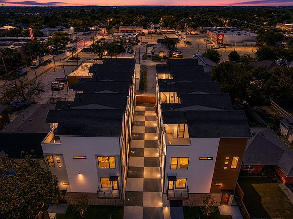3rd image of 710 W 10th St #101