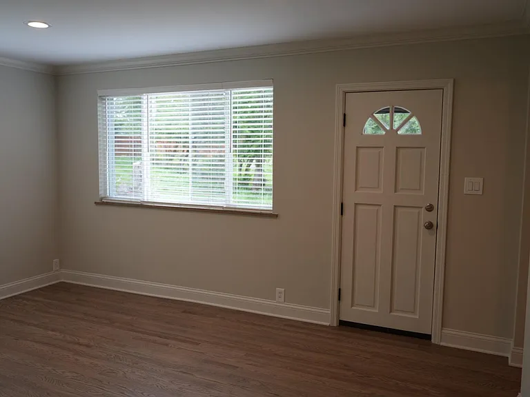 951 Mulberry Ln — Photo 8