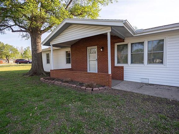 3rd image of 2411 Grand Ln