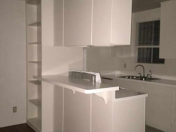 3rd image of 509 S Hobart Blvd APT 105