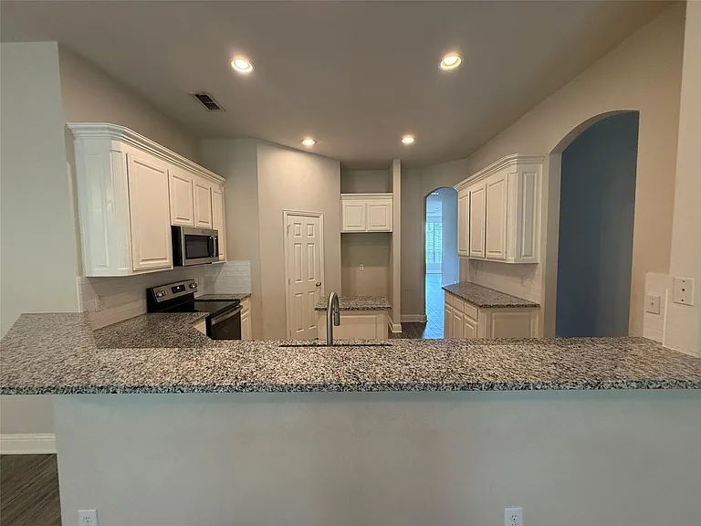 7341 Chambers Ln — Photo 4