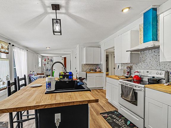 3rd image of 111 Westbrook Rd