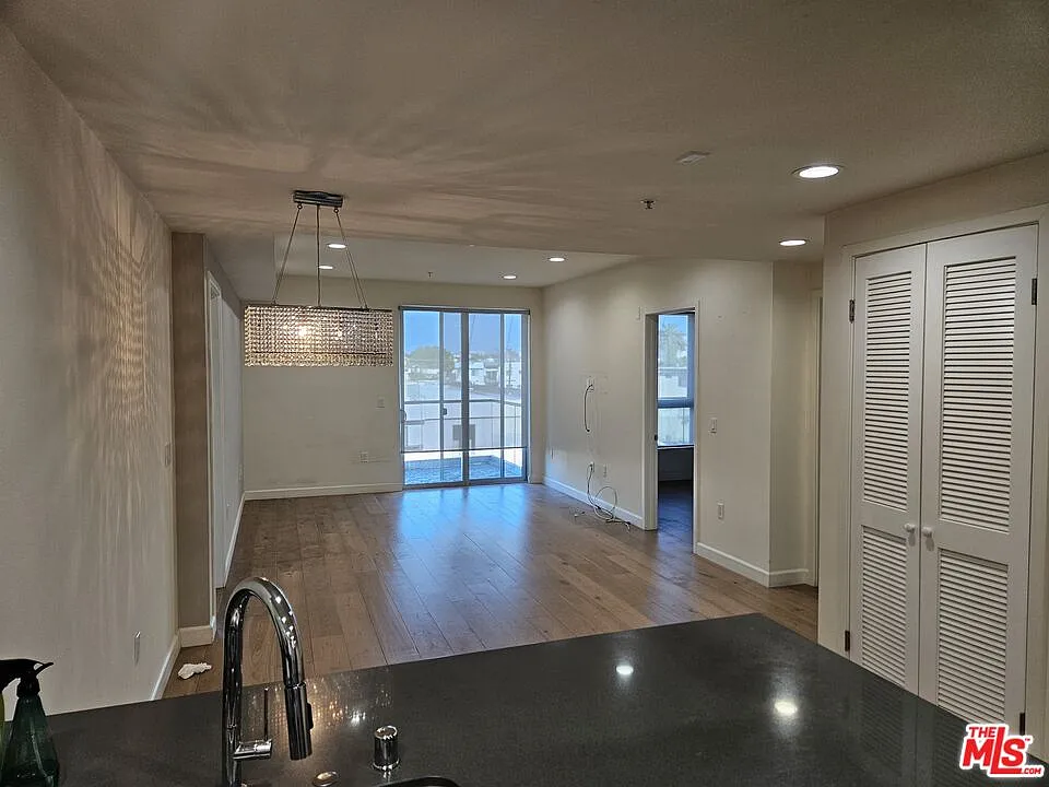 2 bed, 2.0 bath, 1096 sqft, $3,200 — Photo 4