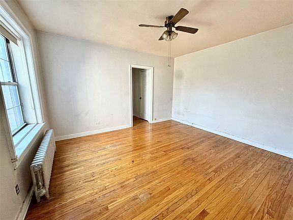 5th image of 3045 Hobart Street #4H