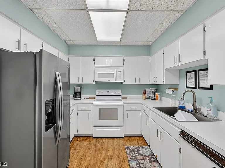 2244 Winkler Ave #108 — Photo 46