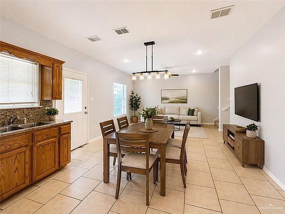 5th image of 1604 Nassau St