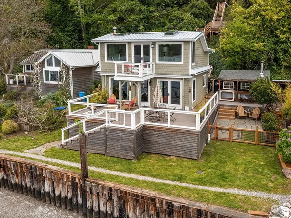 16845 Cove Walk SW, Vashon, WA 98070