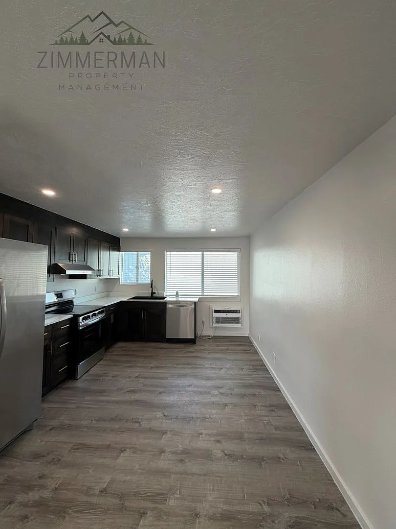 147 C Street — Photo 4