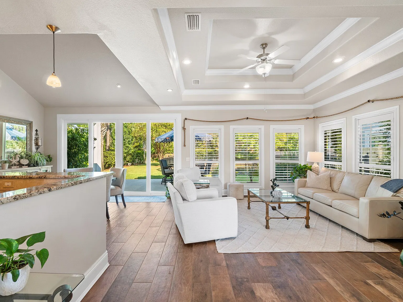 4 bed, 2570 sqft, $4,000 — Photo 4