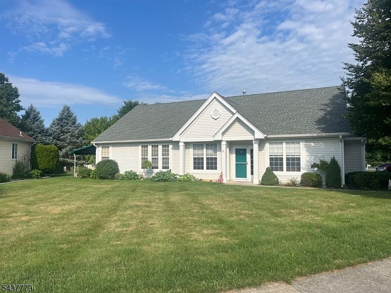 1st image of 9 Buckingham Cir