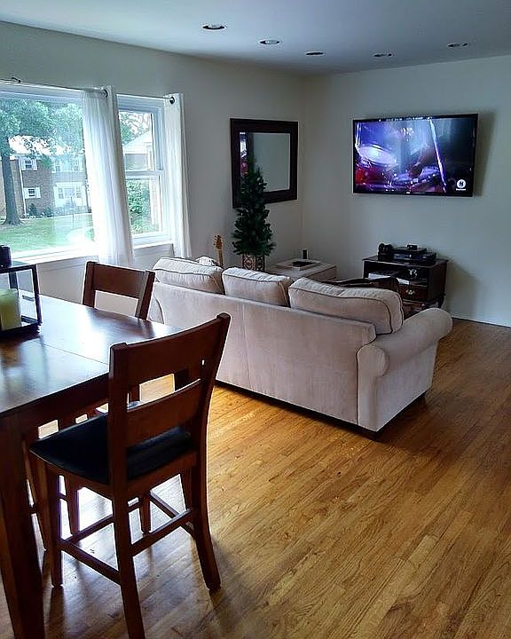 LARGE ROOM 