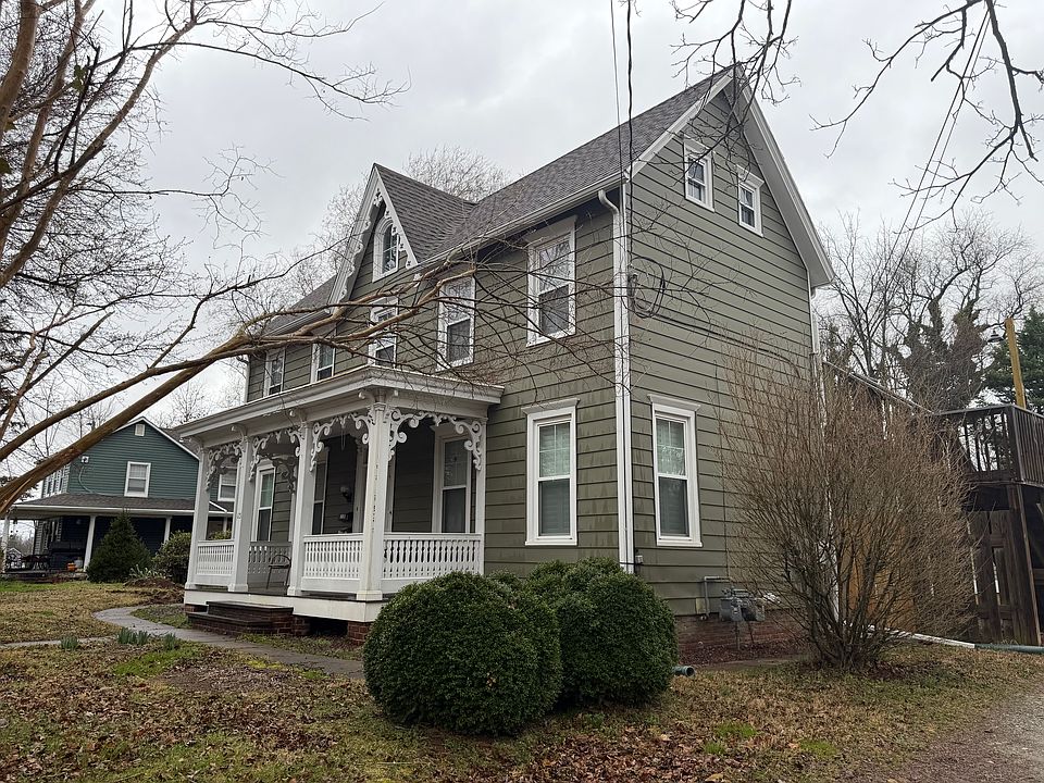 Upstairs apt - 2 bedroom/1 bath
Downstairs apt - 3 bedroom/2 bath