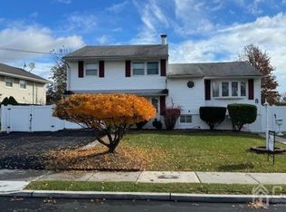 8 Colgan Ave, Carteret, NJ