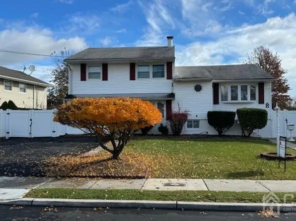 8 Colgan Ave, Carteret, NJ 07008