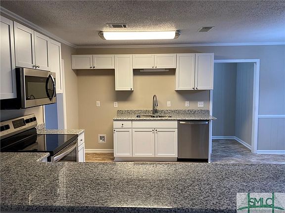 2nd image of 602 Honeysuckle Ln