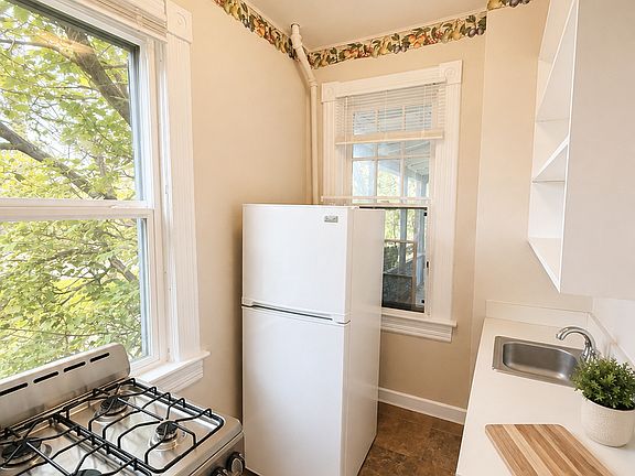 3rd image of 529 N Nevada Ave APT 4