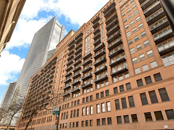 165 N Canal St APT 1028, Chicago, IL 60606