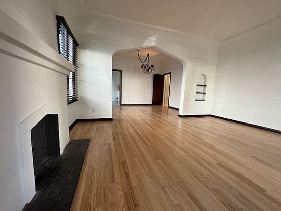 3rd image of 1342 E Harvard St #1342