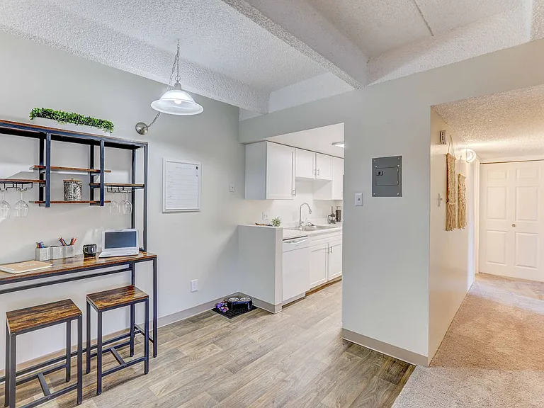 Summit View Village Apartments — Photo 31