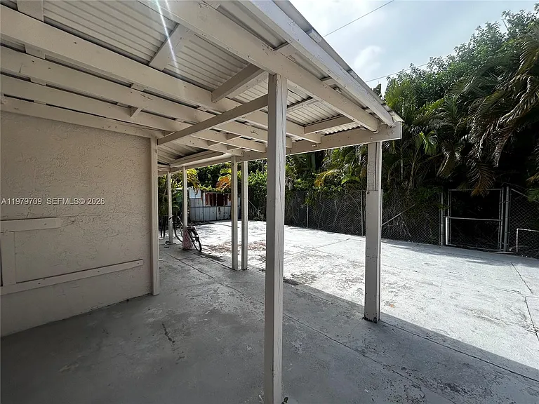 916 SW 10th St #1-3 — Photo 16