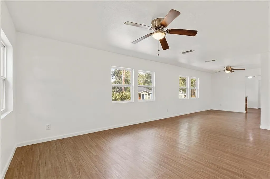 3 bed, 1.0 bath, 1058 sqft, $2,995 — Photo 4