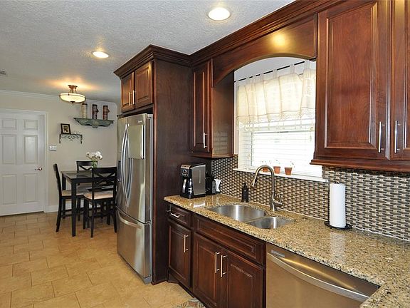 5th image of 3031 Evergreen Glade Dr