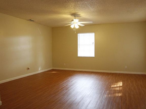 4th image of 304 Taylor Blvd
