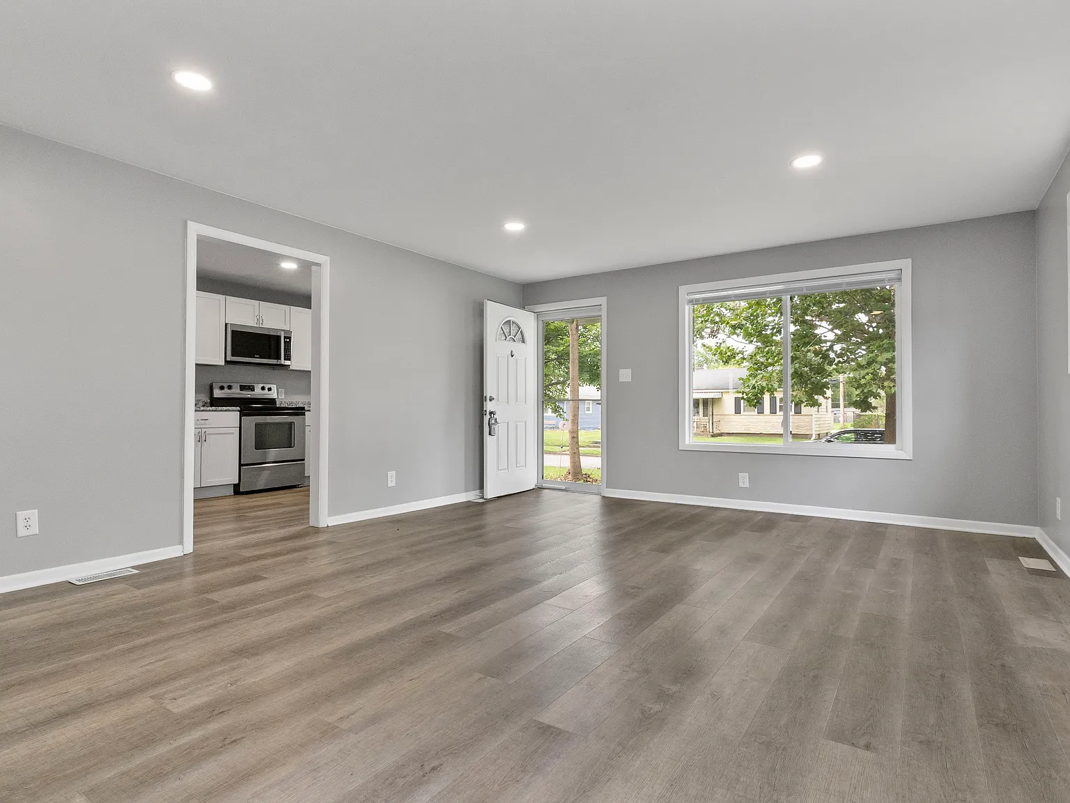 2730 Glenwood Ave — Photo 2