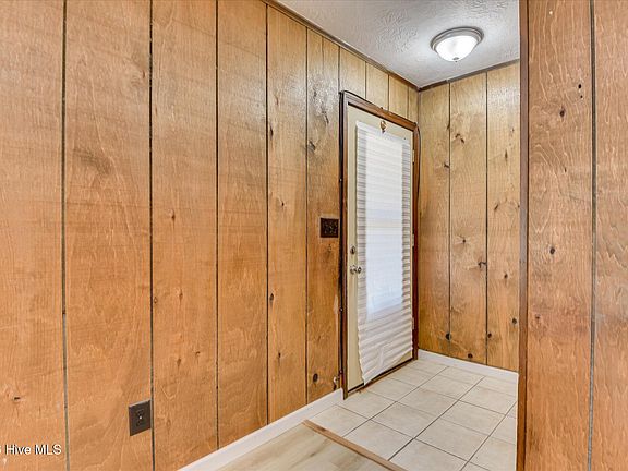3rd image of 3823 Fairington Dr