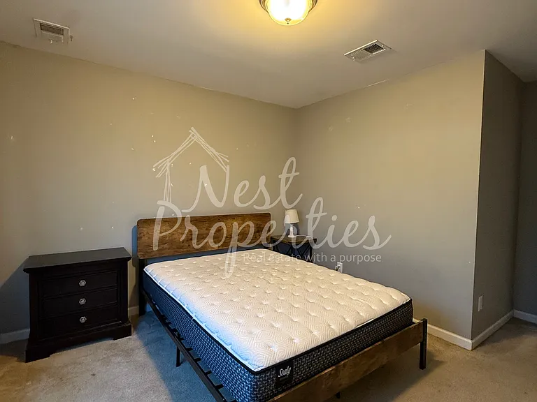 613 Finnegan Ln — Photo 10